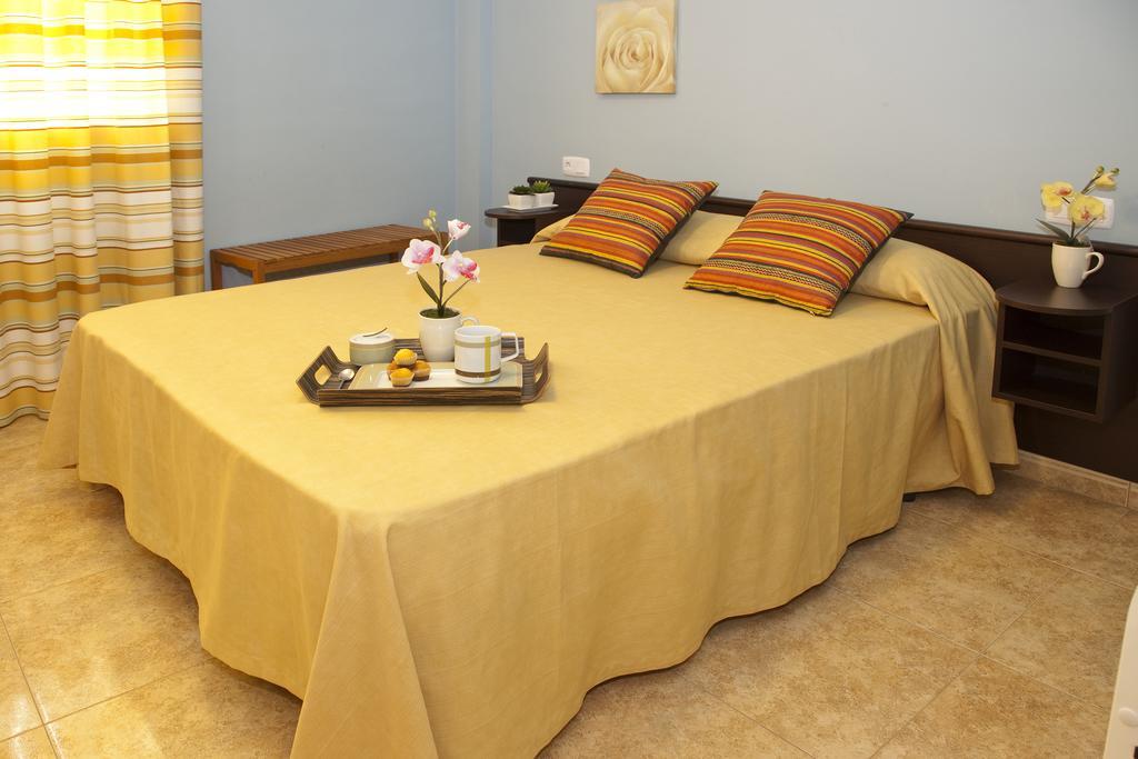 מונטנחוס Apartamentos Campuebla חדר תמונה